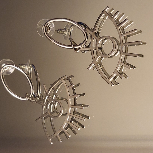 Earrings - Picture 1 of 3